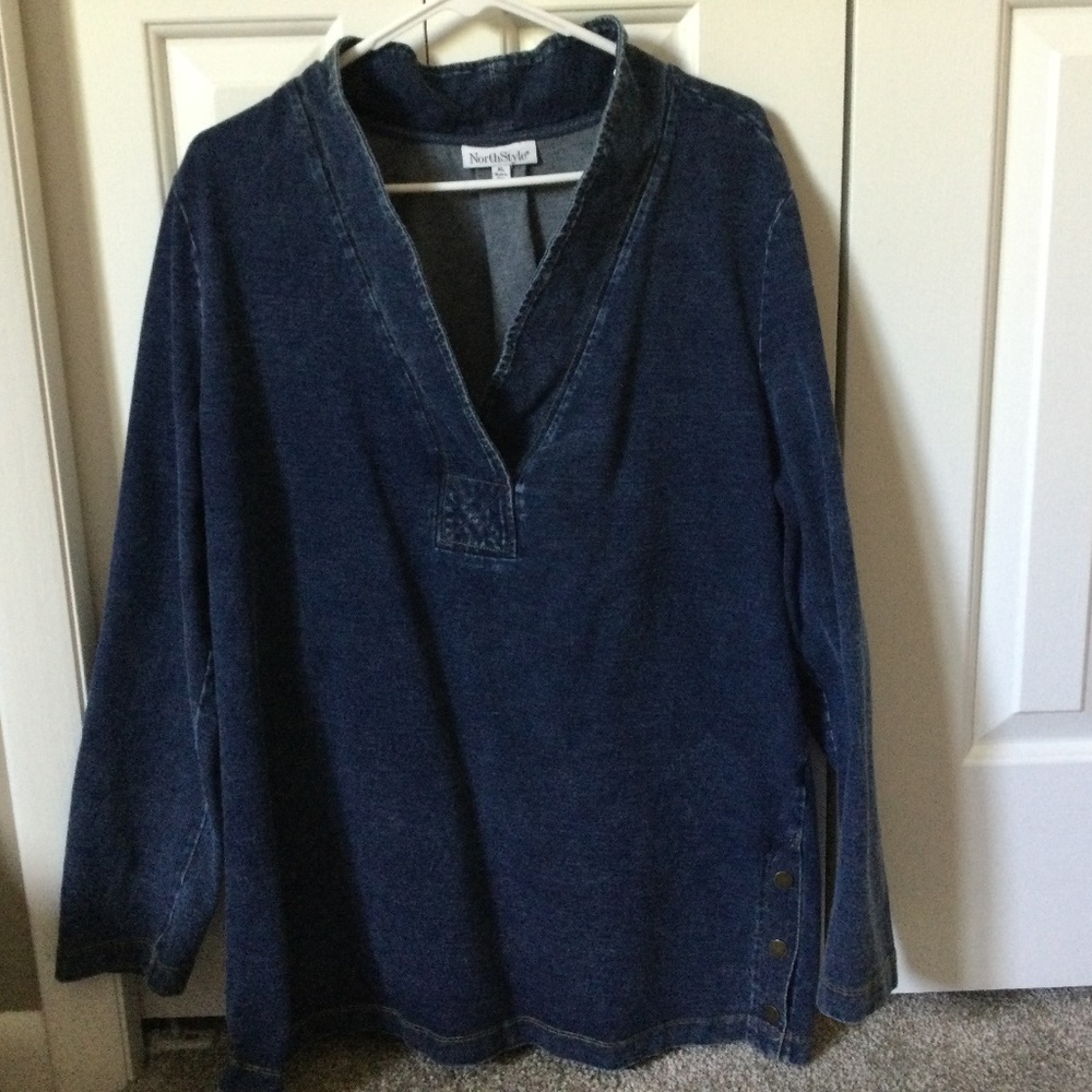 NWOT Northstyle Blue Jean pullover size XL